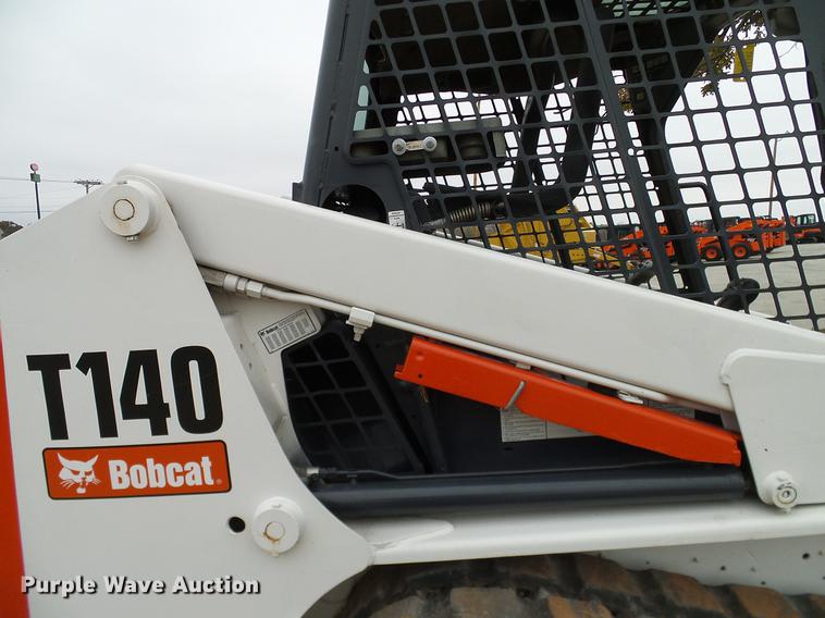 image for item DA6998 2007 Bobcat T140 skid steer