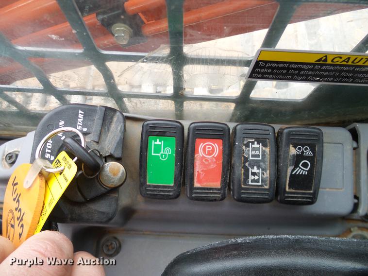 image for item DA6999 2014 Kubota SVL90-2 skid steer