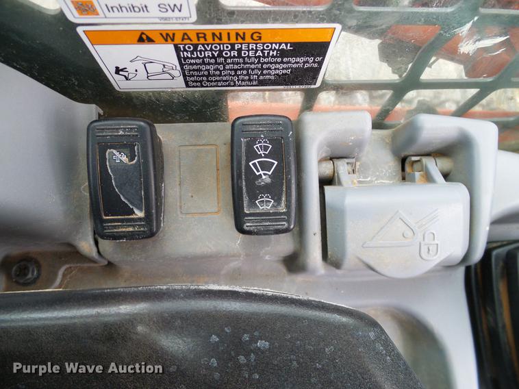 image for item DA6999 2014 Kubota SVL90-2 skid steer