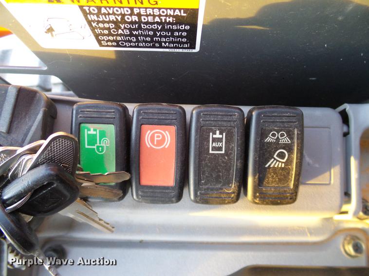 image for item DD1445 2015 Kubota SVL75-2 skid steer