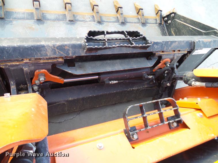 image for item DD1445 2015 Kubota SVL75-2 skid steer