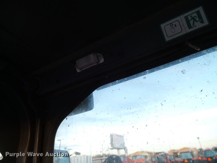 image for item DD1446 2015 Kubota SVL90-2 skid steer