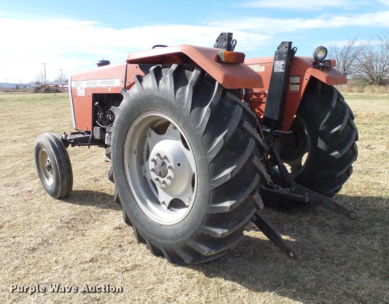 image for item DD1447 1992 Massey Fergusen 261 tractor