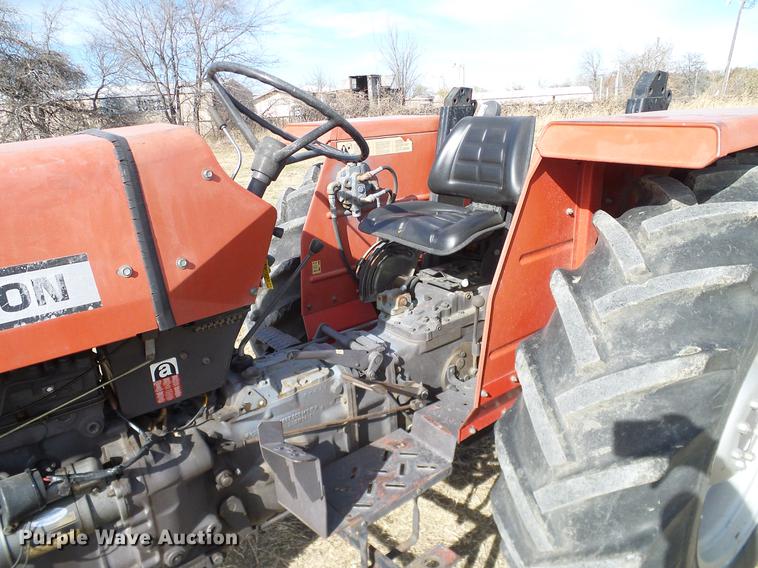 image for item DD1447 1992 Massey Fergusen 261 tractor