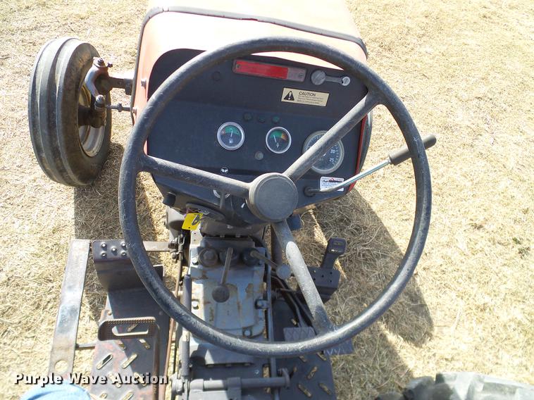 image for item DD1447 1992 Massey Fergusen 261 tractor