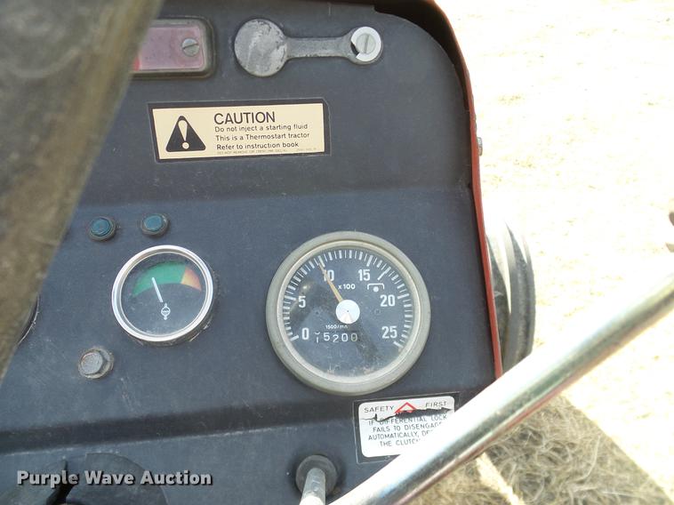 image for item DD1447 1992 Massey Fergusen 261 tractor