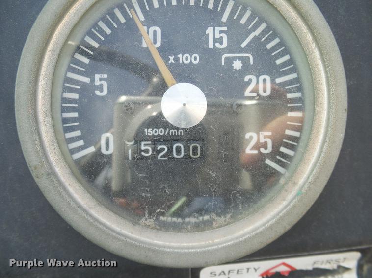 image for item DD1447 1992 Massey Fergusen 261 tractor