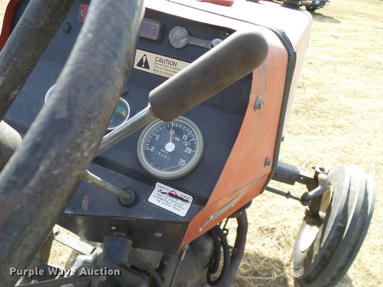 image for item DD1447 1992 Massey Fergusen 261 tractor