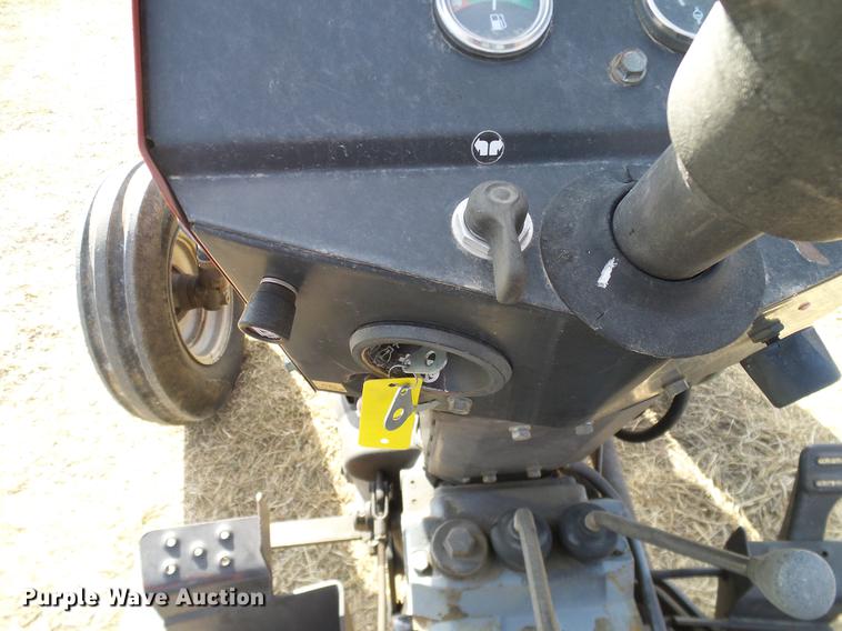 image for item DD1447 1992 Massey Fergusen 261 tractor