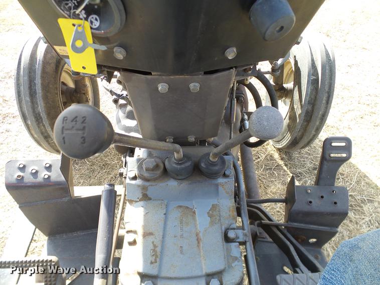 image for item DD1447 1992 Massey Fergusen 261 tractor