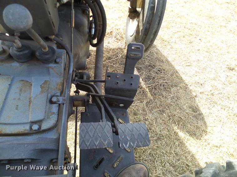 image for item DD1447 1992 Massey Fergusen 261 tractor