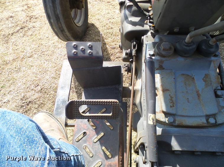 image for item DD1447 1992 Massey Fergusen 261 tractor