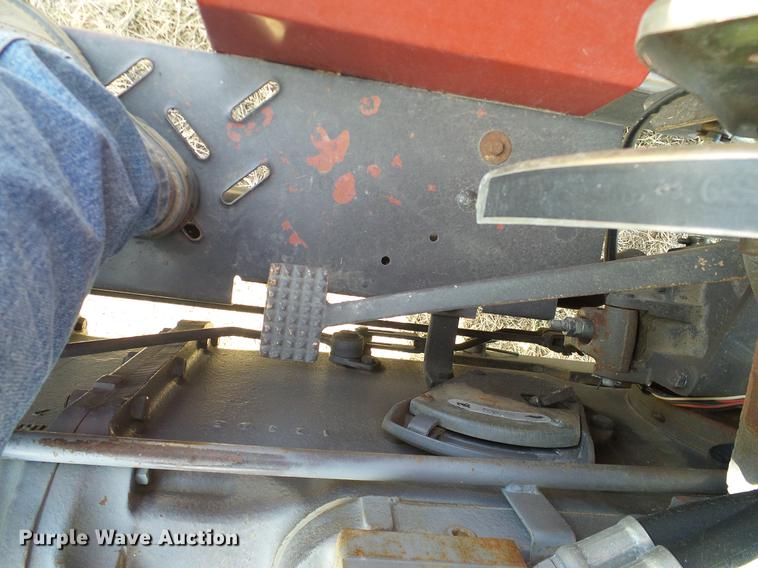 image for item DD1447 1992 Massey Fergusen 261 tractor