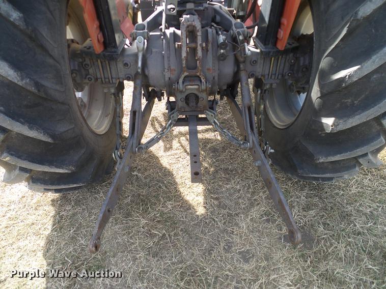 image for item DD1447 1992 Massey Fergusen 261 tractor