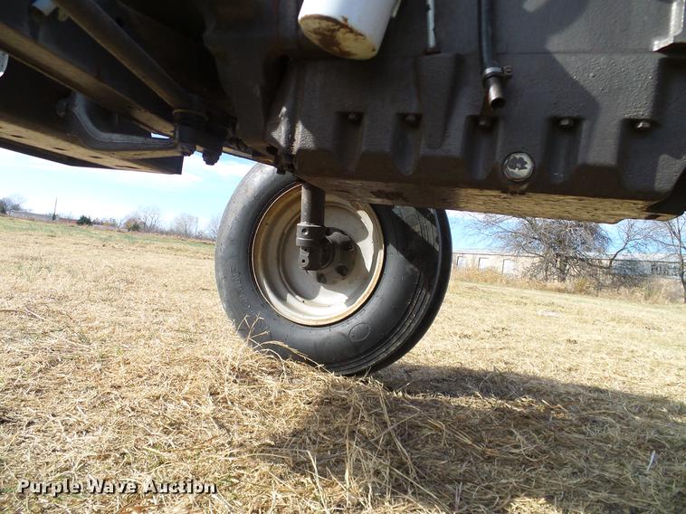 image for item DD1447 1992 Massey Fergusen 261 tractor