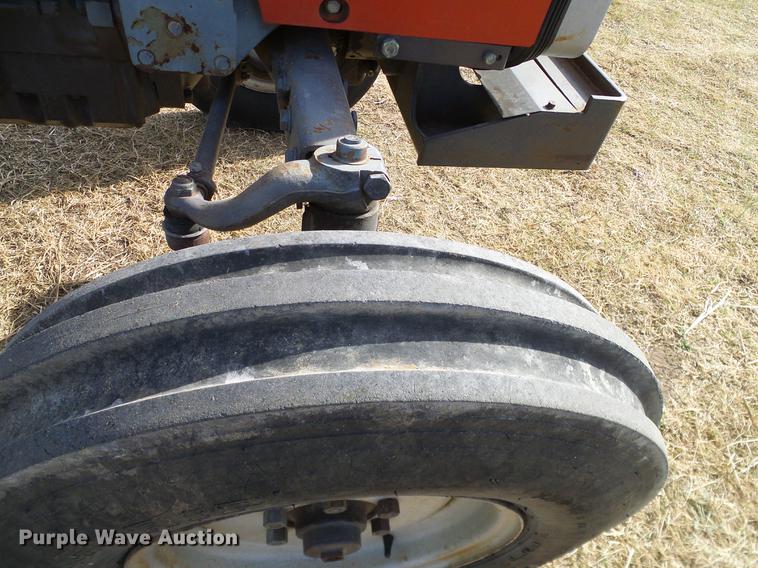 image for item DD1447 1992 Massey Fergusen 261 tractor