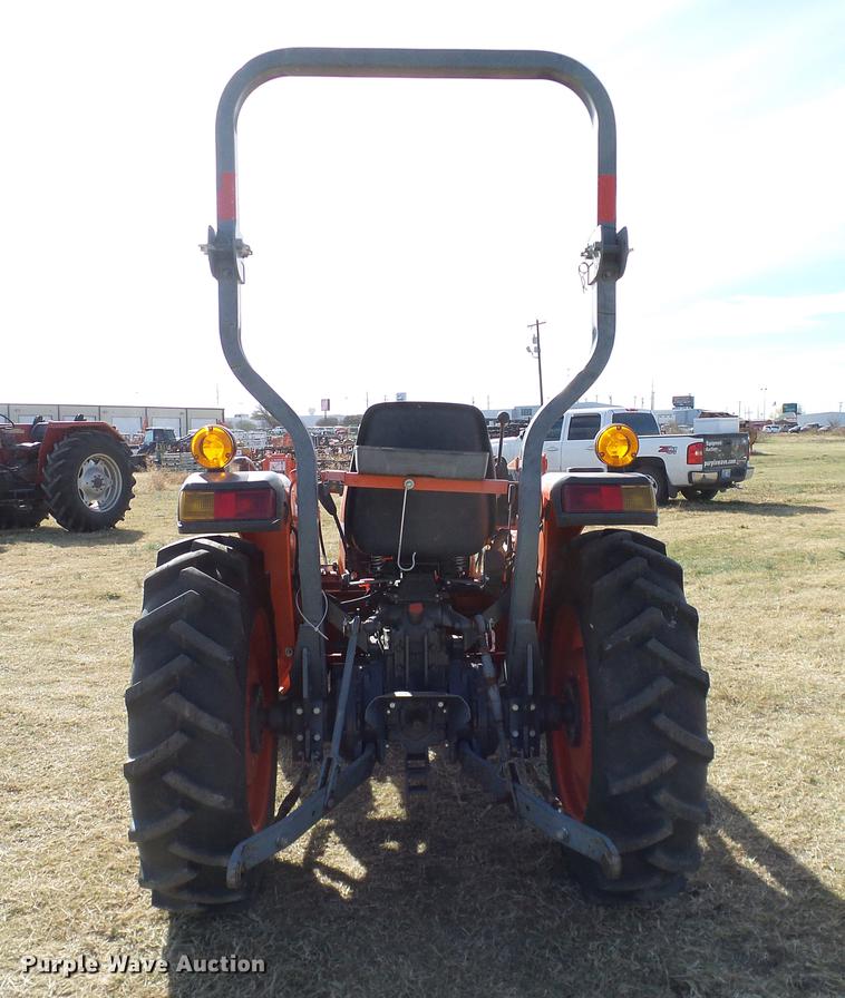 image for item DD1449 2012 Kubota L3200DT tractor
