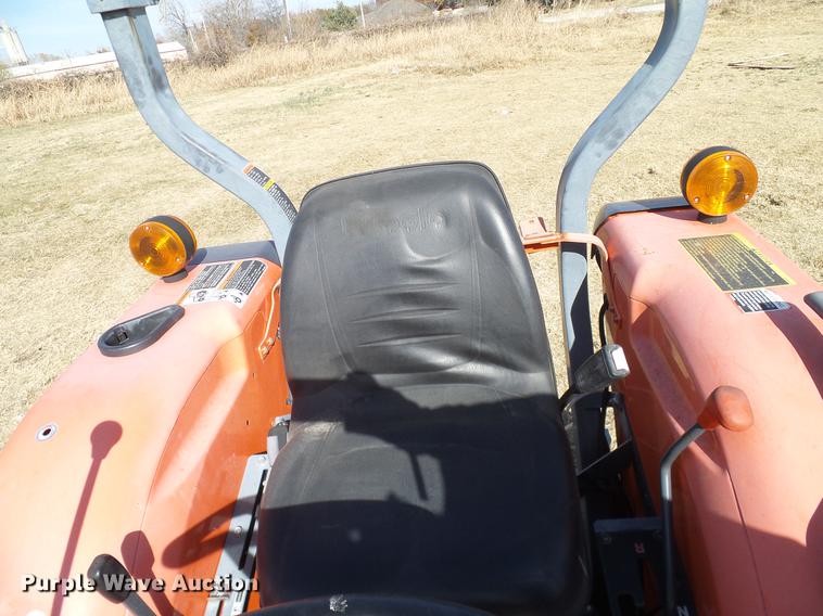 image for item DD1449 2012 Kubota L3200DT tractor