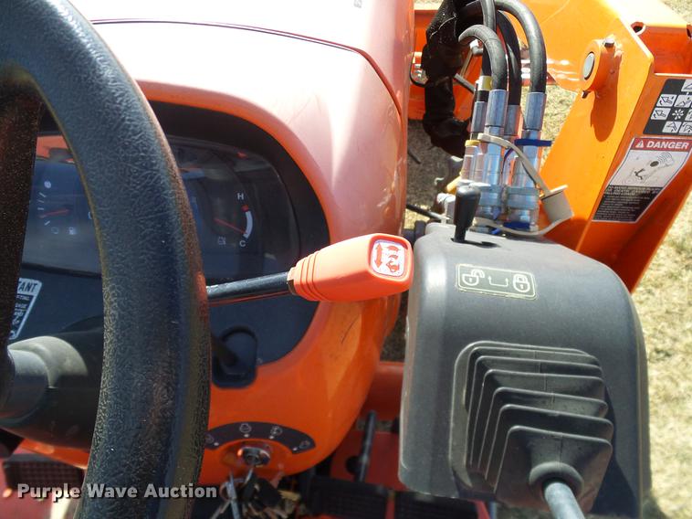 image for item DD1449 2012 Kubota L3200DT tractor