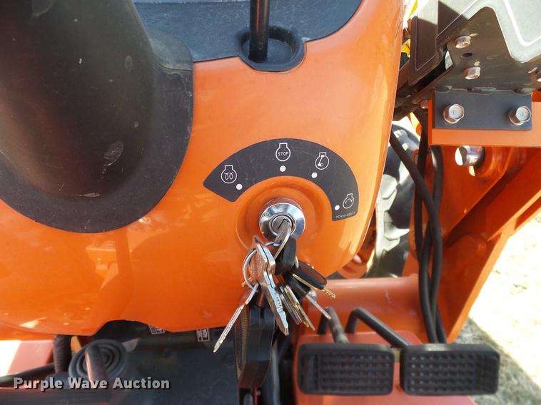 image for item DD1449 2012 Kubota L3200DT tractor