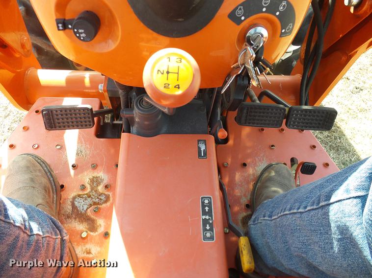 image for item DD1449 2012 Kubota L3200DT tractor