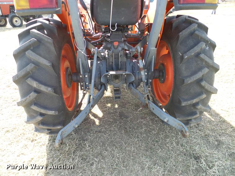 image for item DD1449 2012 Kubota L3200DT tractor