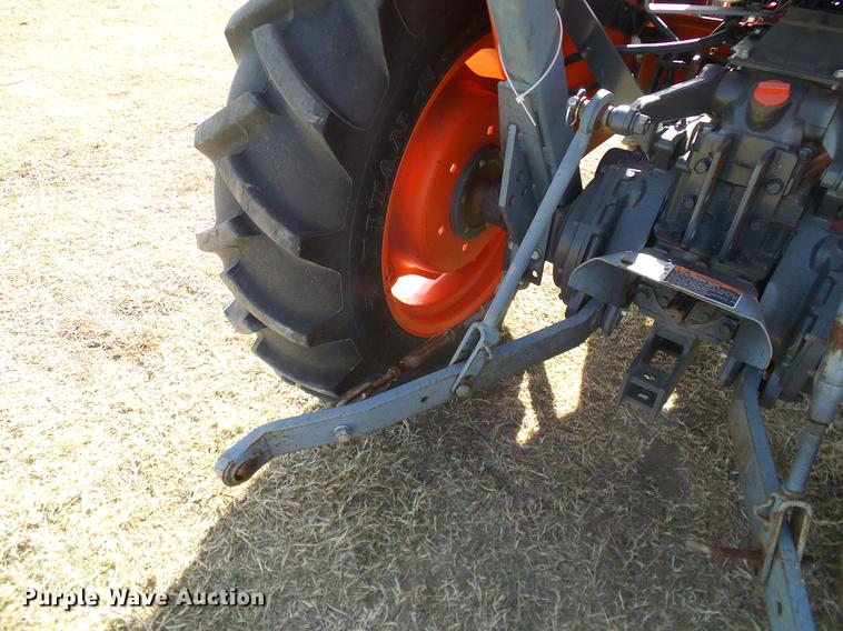 image for item DD1449 2012 Kubota L3200DT tractor