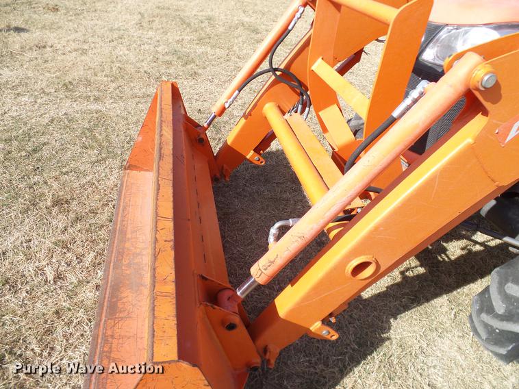 image for item DD1449 2012 Kubota L3200DT tractor