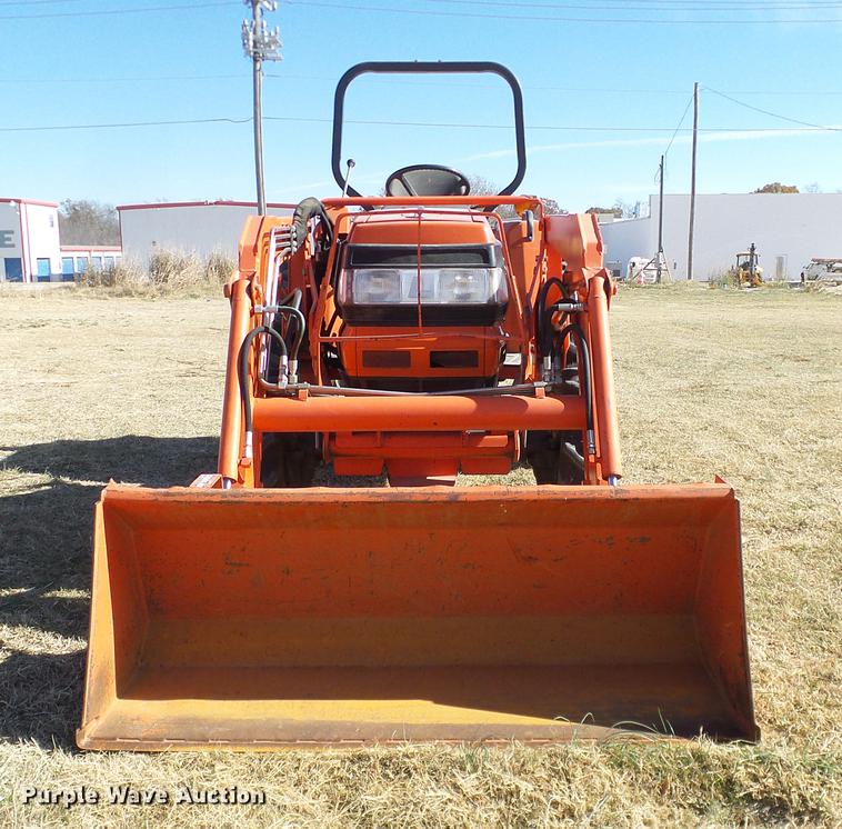 image for item DD1451 Kubota L3010GST MFWD tractor