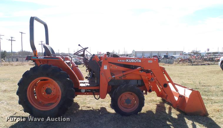 image for item DD1451 Kubota L3010GST MFWD tractor