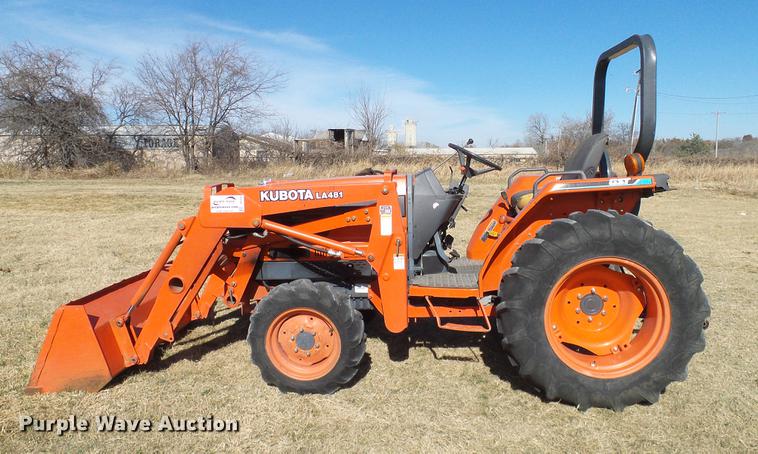 image for item DD1451 Kubota L3010GST MFWD tractor