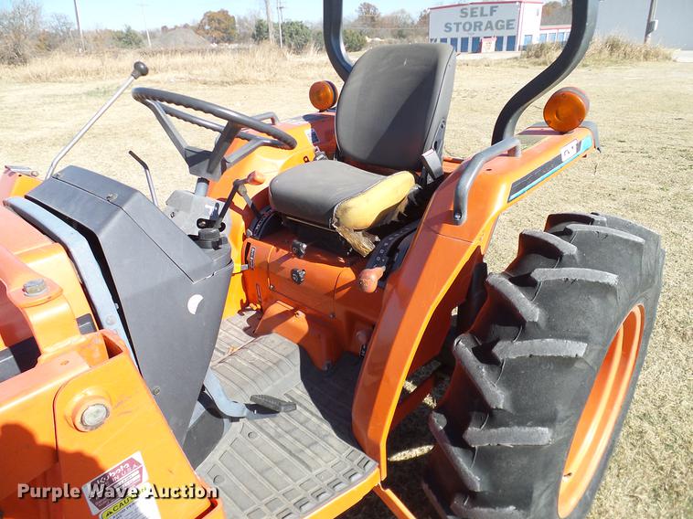 image for item DD1451 Kubota L3010GST MFWD tractor