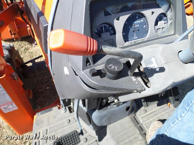 image for item DD1451 Kubota L3010GST MFWD tractor