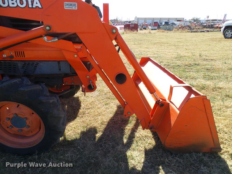 image for item DD1451 Kubota L3010GST MFWD tractor