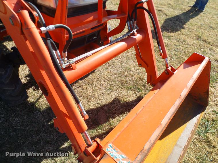 image for item DD1451 Kubota L3010GST MFWD tractor