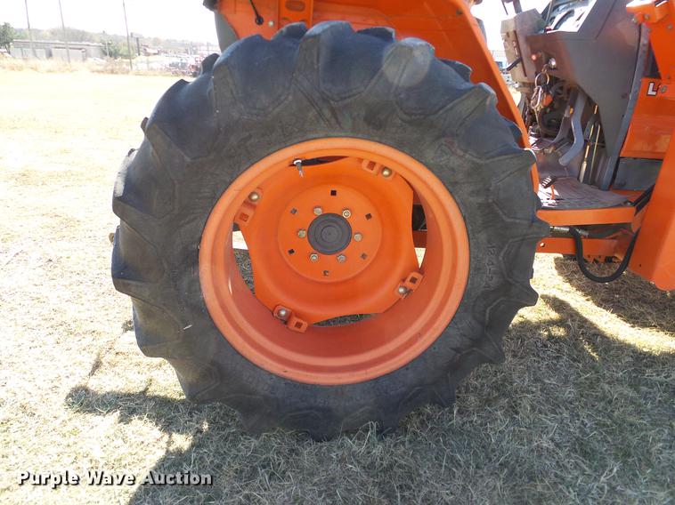 image for item DD1451 Kubota L3010GST MFWD tractor