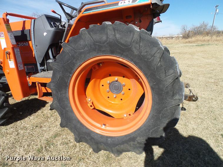 image for item DD1451 Kubota L3010GST MFWD tractor