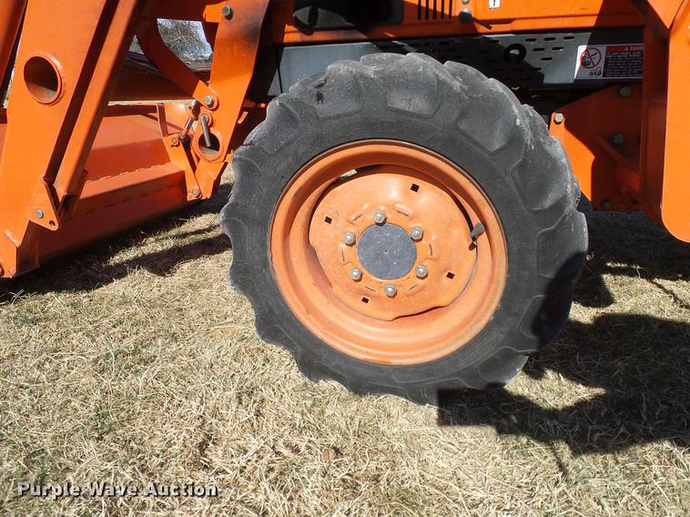 image for item DD1451 Kubota L3010GST MFWD tractor