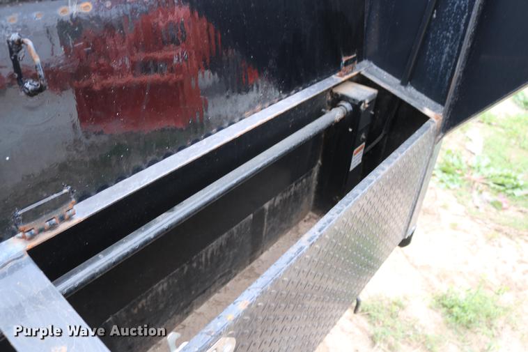 image for item DD1471 2007 PJ C8242 equipment trailer