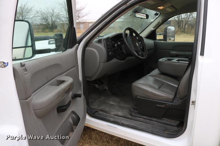 image for item DD1474 2008 Chevrolet Silverado 3500HD utility bed pickup truck