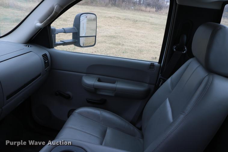 image for item DD1474 2008 Chevrolet Silverado 3500HD utility bed pickup truck