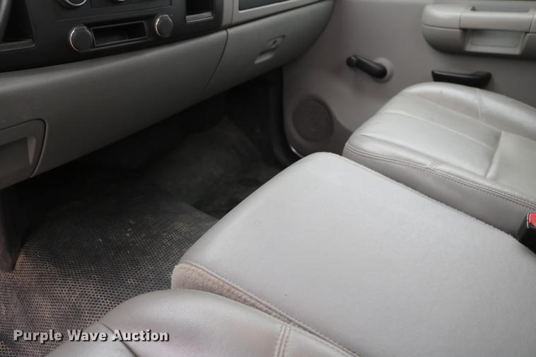 image for item DD1474 2008 Chevrolet Silverado 3500HD utility bed pickup truck