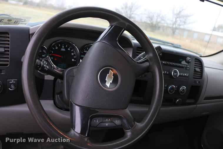 image for item DD1474 2008 Chevrolet Silverado 3500HD utility bed pickup truck