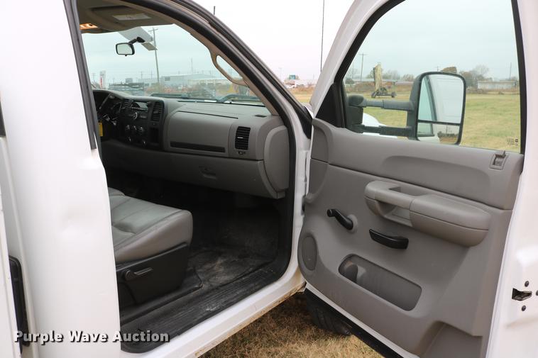 image for item DD1474 2008 Chevrolet Silverado 3500HD utility bed pickup truck