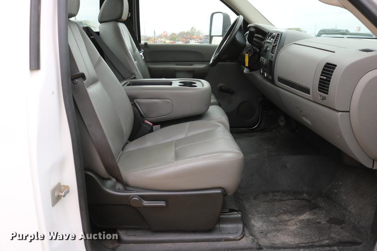 image for item DD1474 2008 Chevrolet Silverado 3500HD utility bed pickup truck