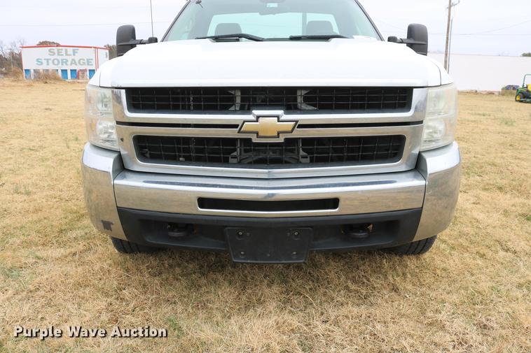 image for item DD1474 2008 Chevrolet Silverado 3500HD utility bed pickup truck