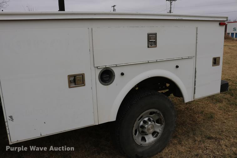 image for item DD1474 2008 Chevrolet Silverado 3500HD utility bed pickup truck