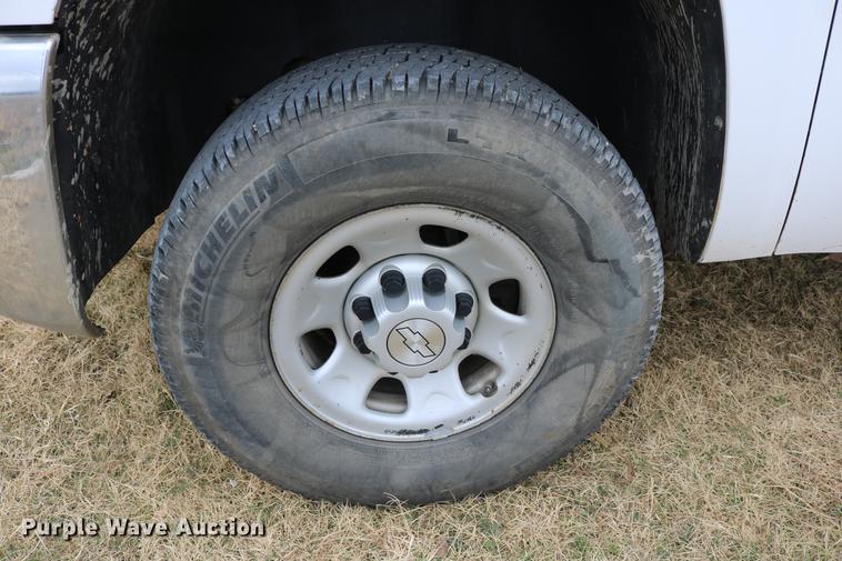 image for item DD1474 2008 Chevrolet Silverado 3500HD utility bed pickup truck