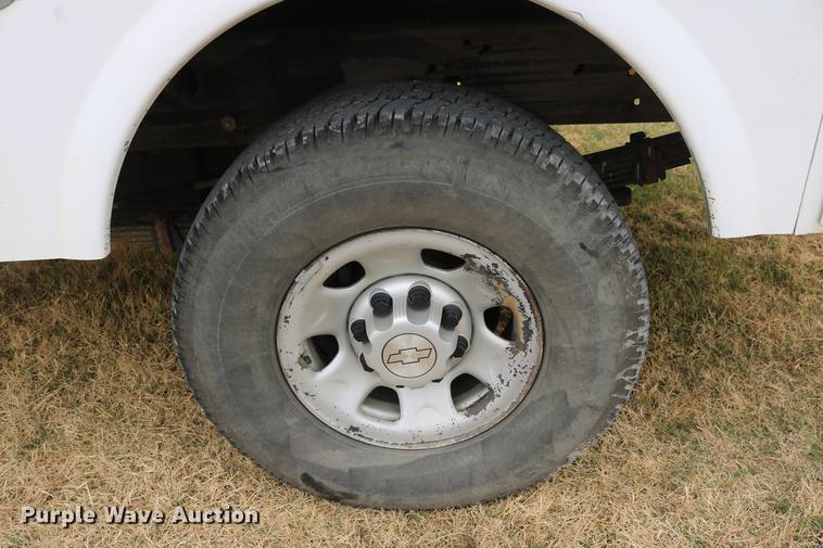 image for item DD1474 2008 Chevrolet Silverado 3500HD utility bed pickup truck