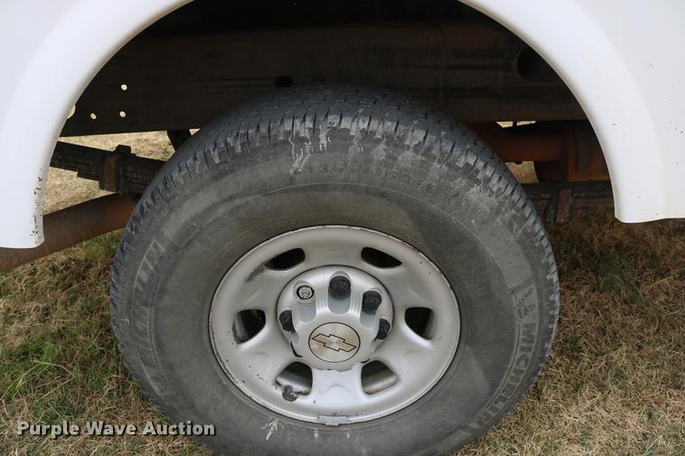 image for item DD1474 2008 Chevrolet Silverado 3500HD utility bed pickup truck